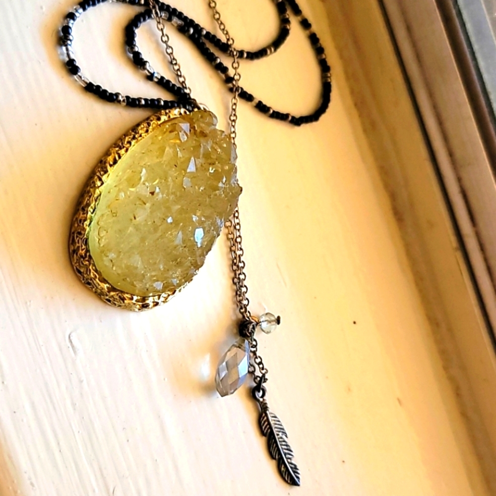 🌼50% OFF if you BUNDLE Drusy and 🪶 Feather